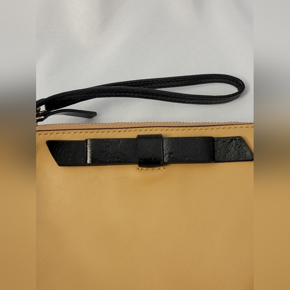 Kate Spade Cow Leather Tan and Black Wristlet - Picture 4 of 13